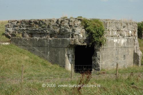 © bunkerpictures - Dutch fortification with German concrete
